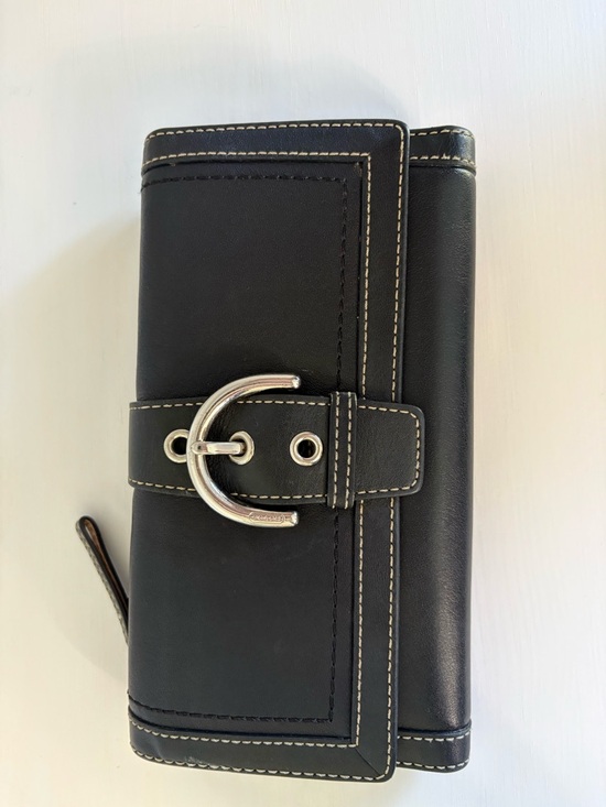 Coach Handbags - COACH Vintage Soho Buckle Trifold Wallet | Black Leather Contrast Stitch Y2K